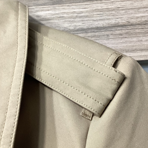 Banana Republic Classic Tan Trench Coat - Picture 4 of 5